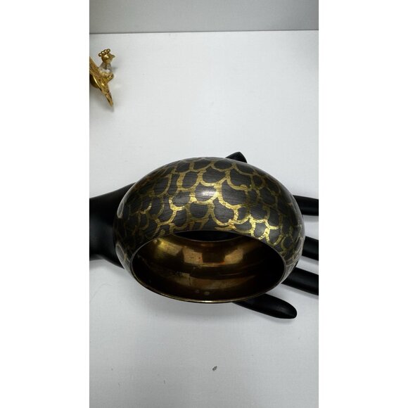 Vintage Brass Hammered Engraved Solid Dome Wide Bangle Bracelet Boho Jewelry - Picture 10 of 10